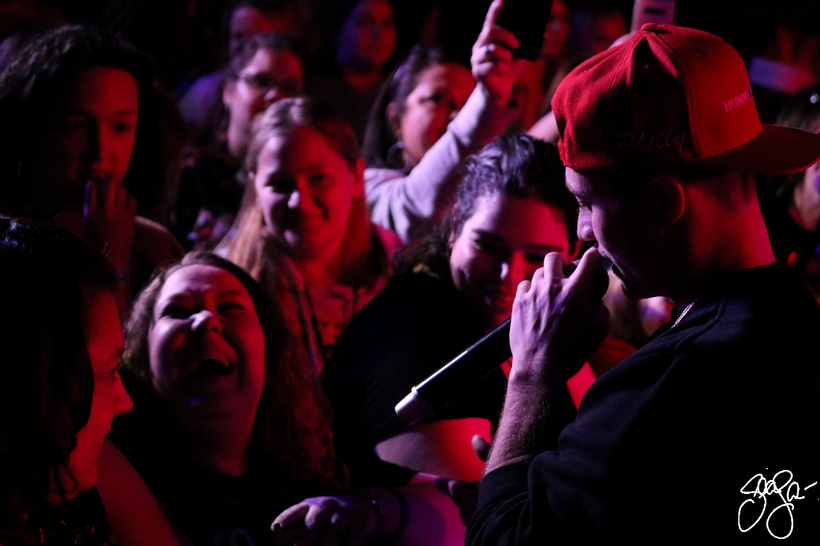 Leon Budrow performing to a close live audience