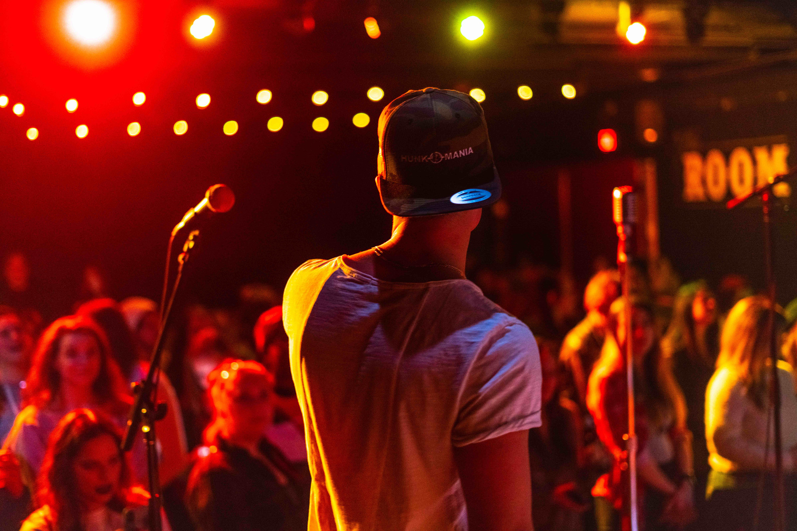 Leon Budrow performing to a live audience